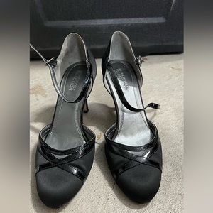 Kenneth Cole size 6.5 heel